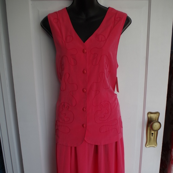 Hiroko Sleeveless Silk Top- Sz. Small - Picture 2 of 5